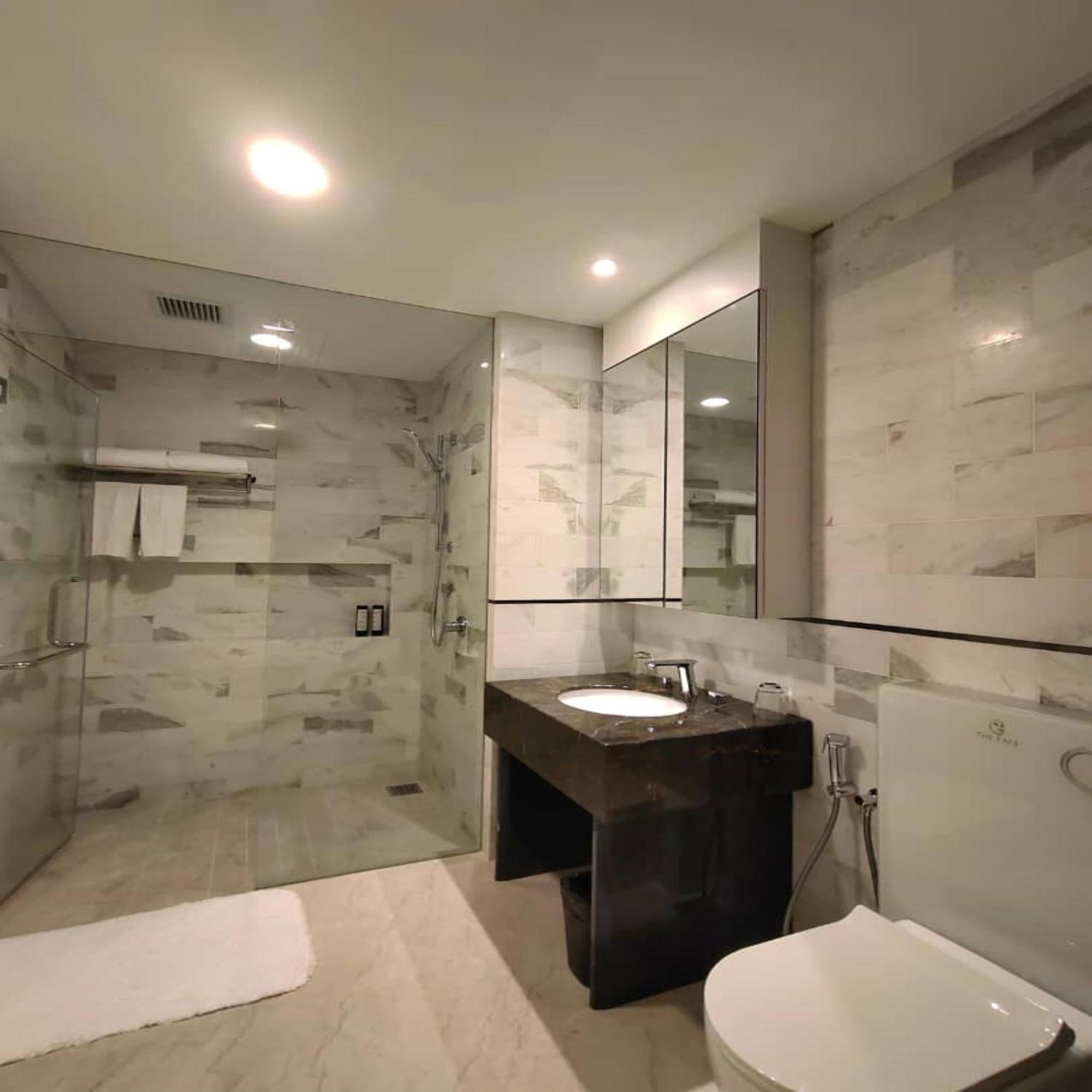The Face Style Hotel Kuala Lumpur Exterior photo A bathroom in a hotel